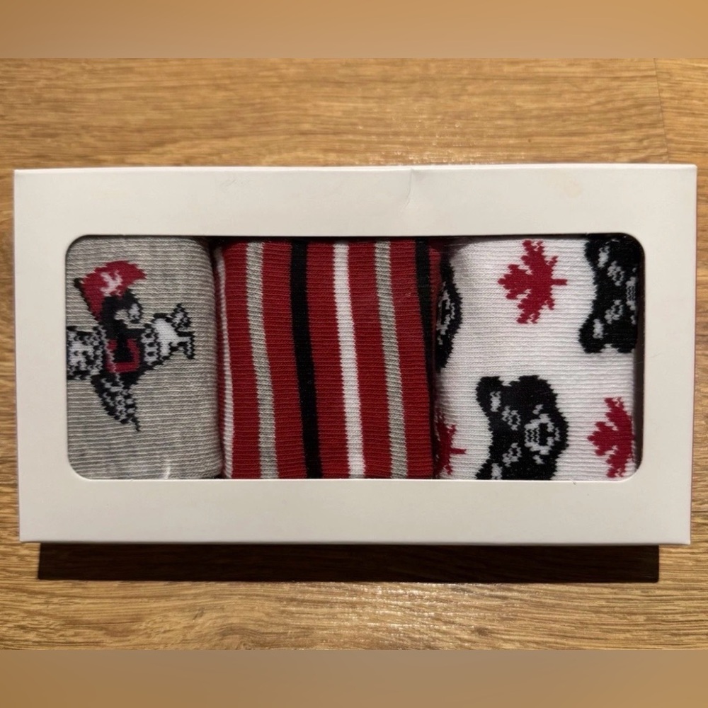 Hudson’s Bay Company Infant 0-6 months Canada theme Socks Set